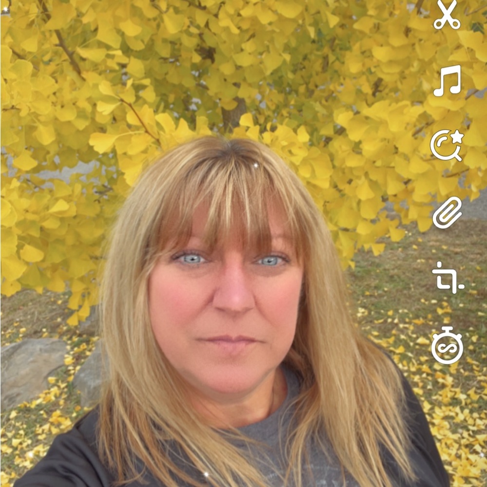 Meet your Posher, Laura